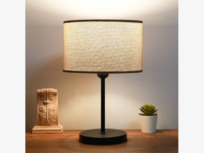 Lampara de mesa en beige...
