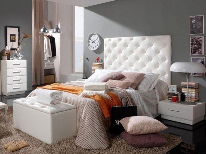 Mesita de dormitorio tapizada París