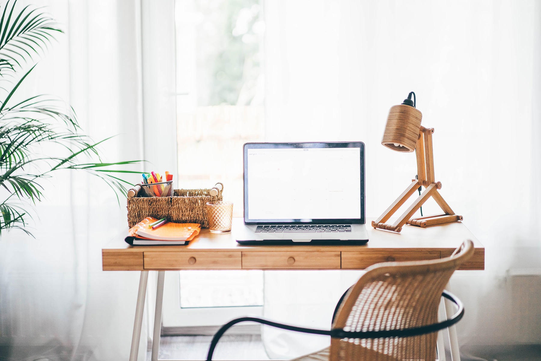Cómo elegir el mejor escritorio blanco con cajones para tu oficina o  estudio?